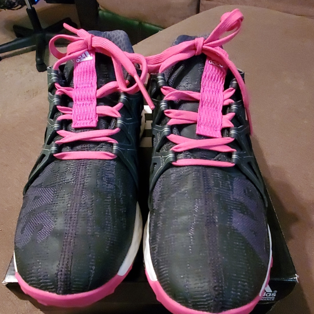 Adidas Vigor Bounce. Women 7.7. Big Kids 6.
